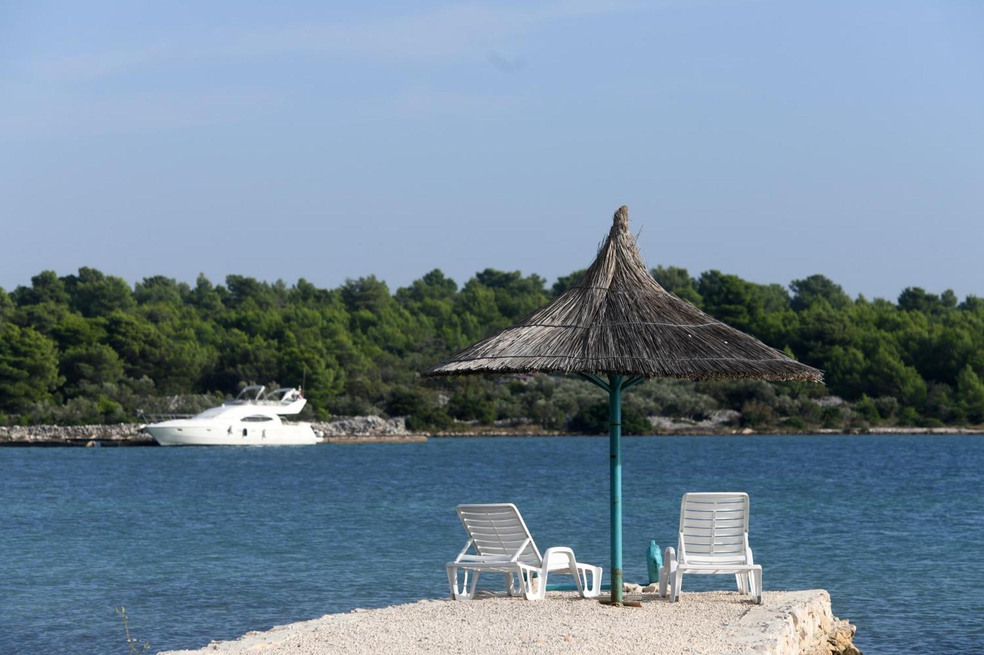 Beach House Marina Grande Betina  Luaran gambar