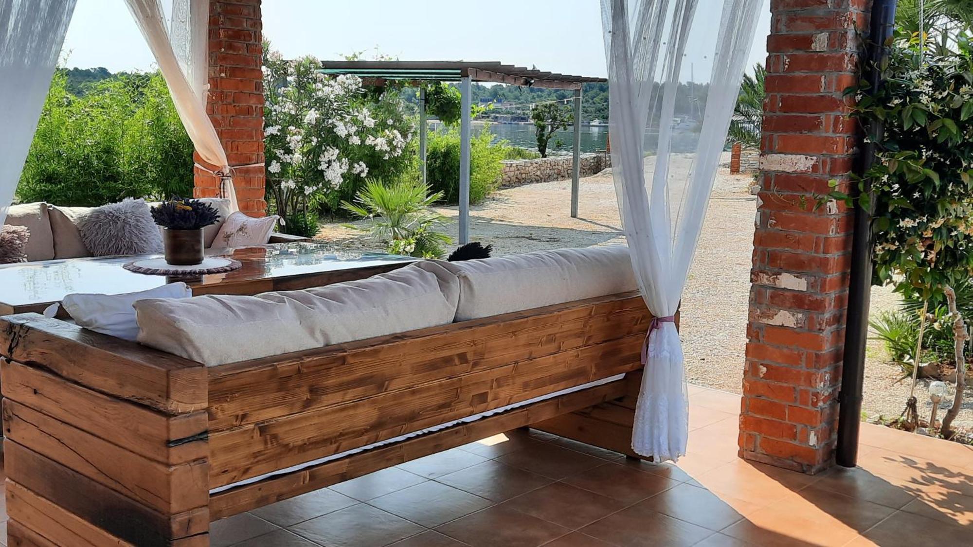Beach House Marina Grande Betina  Luaran gambar