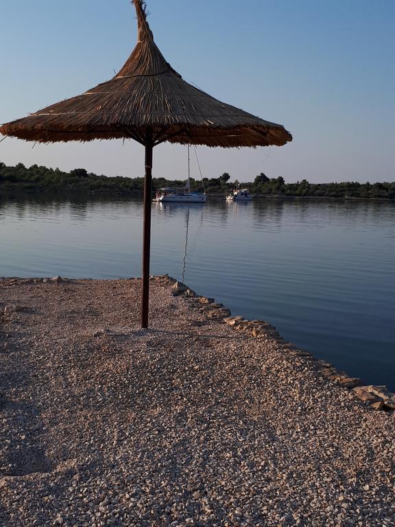Beach House Marina Grande Betina  Luaran gambar